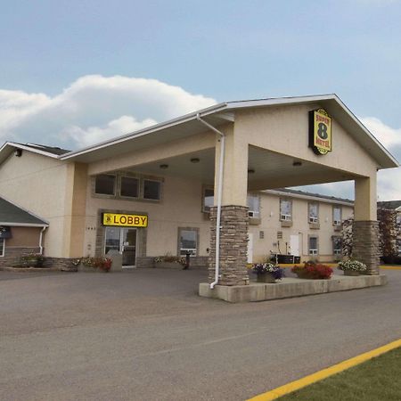 Super 8 By Wyndham Dawson Creek Hotel Exterior photo