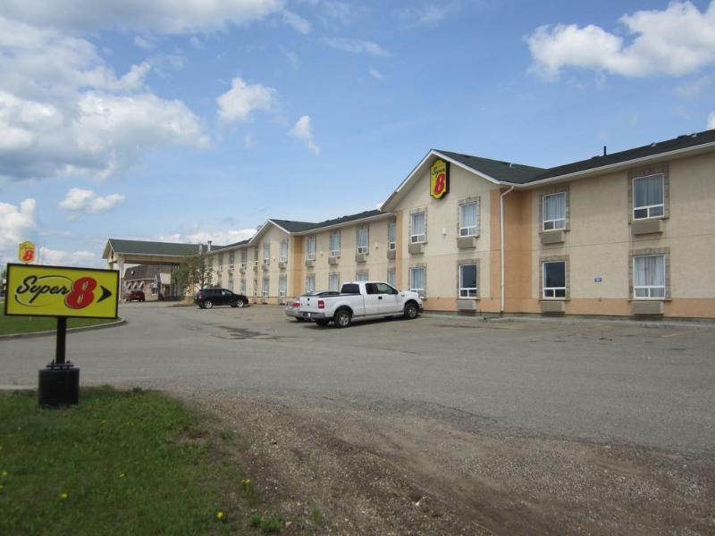 Super 8 By Wyndham Dawson Creek Hotel Exterior photo